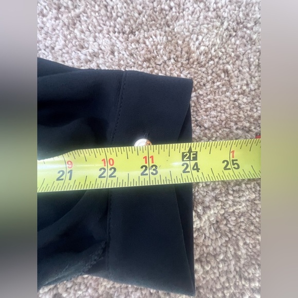 New The Limited Woman's Top Size 2x Black Balloon Sleeve Scoop Neck Button A20 - Picture 9 of 10